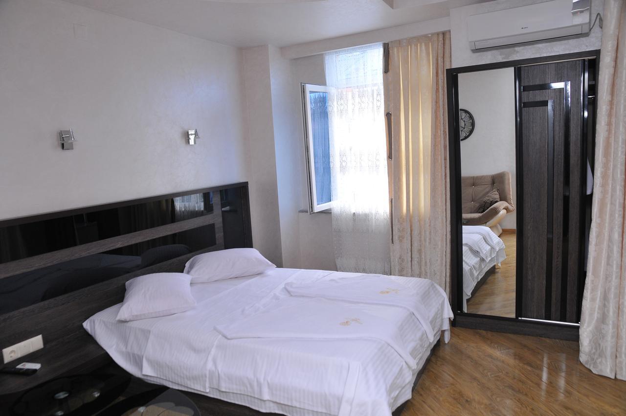Black Sea Star Batumi Bagian luar foto